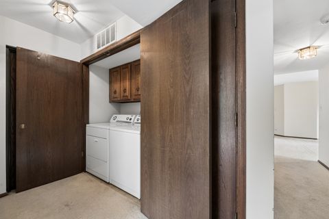 Tiny photo for 125 Boardwalk Place #201, Park Ridge, IL 60068 (MLS # 12655463)