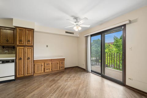 Tiny photo for 125 Boardwalk Place #201, Park Ridge, IL 60068 (MLS # 12655463)