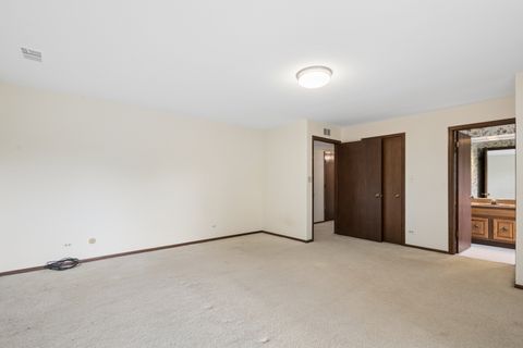 Tiny photo for 125 Boardwalk Place #201, Park Ridge, IL 60068 (MLS # 12655463)