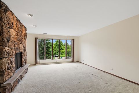 Tiny photo for 125 Boardwalk Place #201, Park Ridge, IL 60068 (MLS # 12655463)