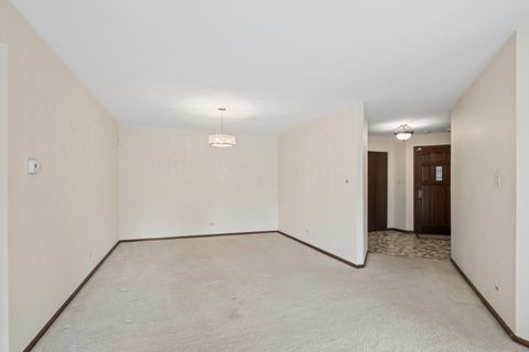 Tiny photo for 125 Boardwalk Place #201, Park Ridge, IL 60068 (MLS # 12655463)