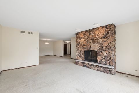 Tiny photo for 125 Boardwalk Place #201, Park Ridge, IL 60068 (MLS # 12655463)