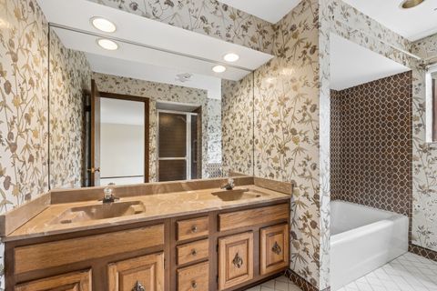 Tiny photo for 125 Boardwalk Place #201, Park Ridge, IL 60068 (MLS # 12655463)