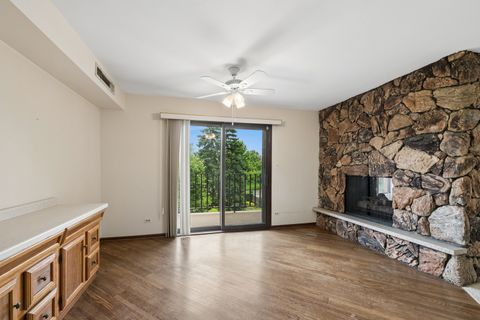Tiny photo for 125 Boardwalk Place #201, Park Ridge, IL 60068 (MLS # 12655463)