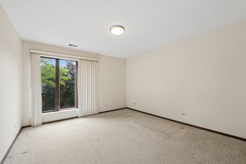 Tiny photo for 125 Boardwalk Place #201, Park Ridge, IL 60068 (MLS # 12655463)