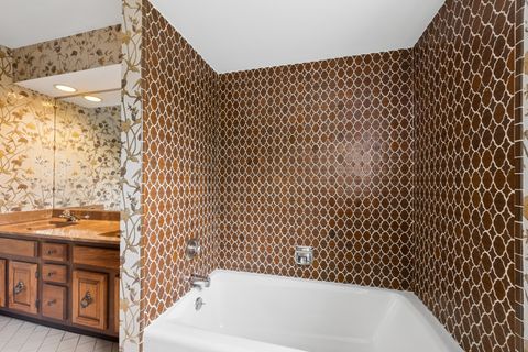 Tiny photo for 125 Boardwalk Place #201, Park Ridge, IL 60068 (MLS # 12655463)