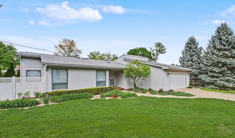 Photo of 4 Greenfield Court, Savoy, IL 61874 (MLS # 12557282)
