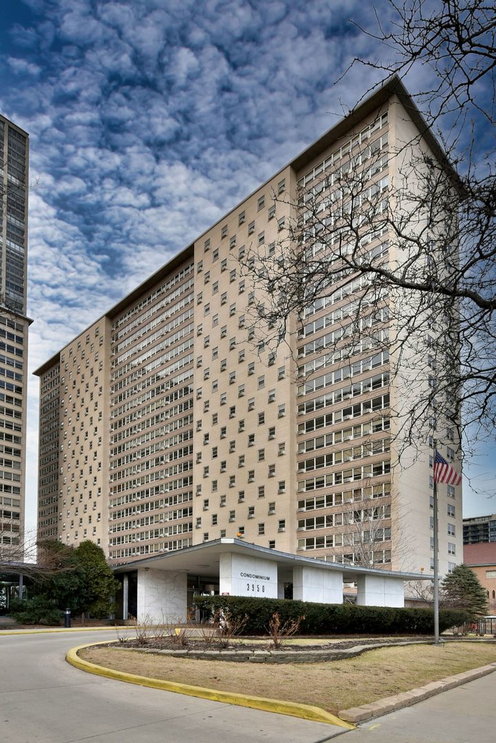 3950 N LAKE SHORE Drive 1202