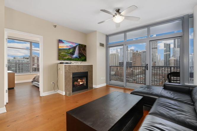 1600 S Prairie Avenue 1204