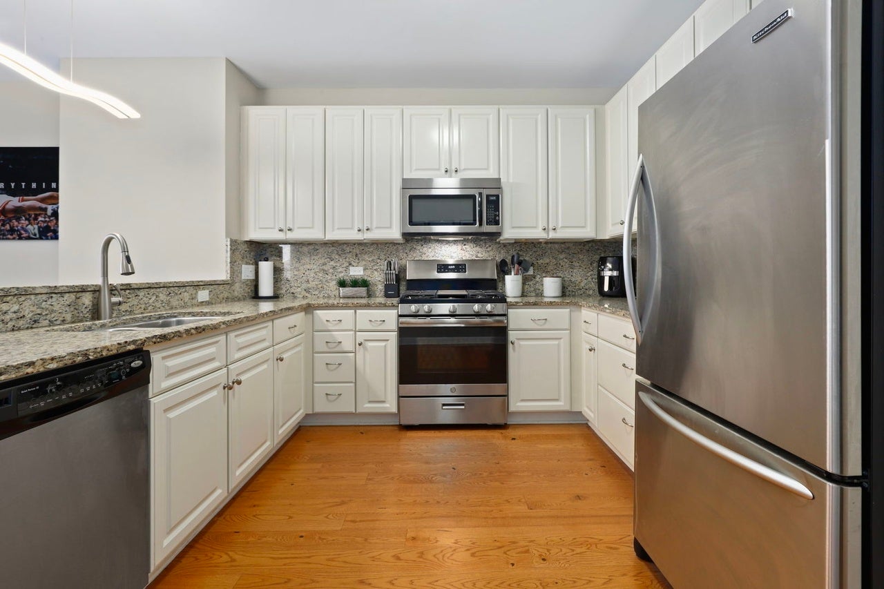 1600 S Prairie Avenue 1204