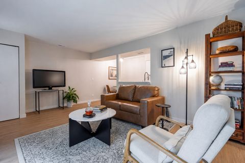 Tiny photo for 186 Judith Court #B, Bartlett, IL 60103 (MLS # 12711951)