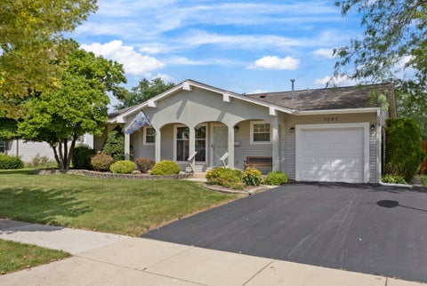Photo of 1067 Grissom Trail, Elk Grove Village, IL 60007 (MLS # 12746366)