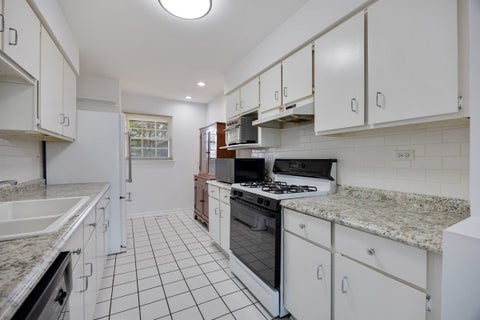 Tiny photo for 1067 Grissom Trail, Elk Grove Village, IL 60007 (MLS # 12746366)