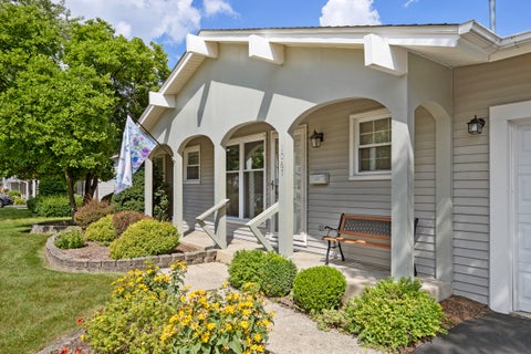 Tiny photo for 1067 Grissom Trail, Elk Grove Village, IL 60007 (MLS # 12746366)