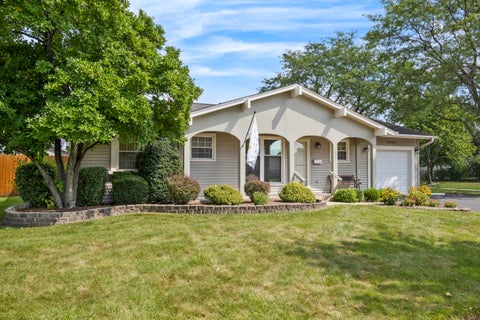 Tiny photo for 1067 Grissom Trail, Elk Grove Village, IL 60007 (MLS # 12746366)
