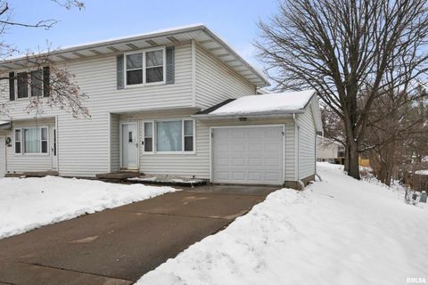 Photo of 2130 E 38TH Street, Davenport, IA 52807 (MLS # QC4270011)