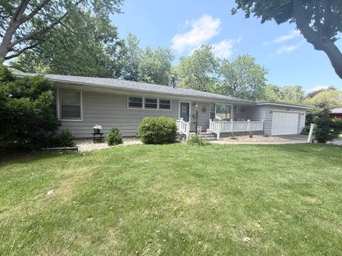 Photo of 1100 Meadowview Drive, Mendota, IL 61342 (MLS # 12696483)