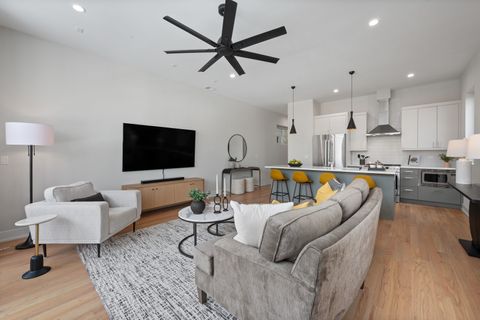 Tiny photo for 910 N Wood Street #2, Chicago, IL 60622 (MLS # 12557398)