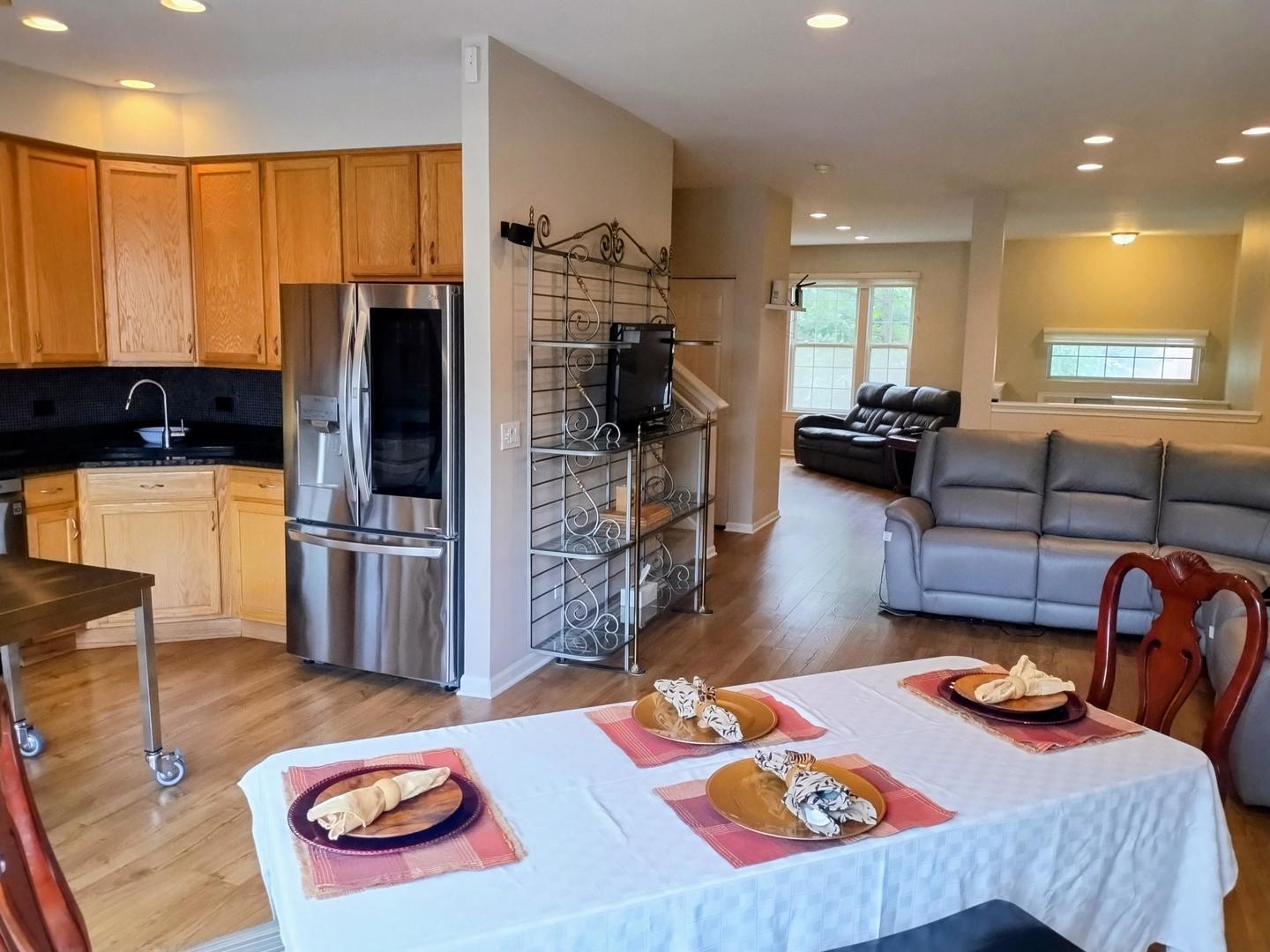 Skokie, Illinois 60077, United States, 3 Bedrooms Bedrooms, ,3 BathroomsBathrooms,Residential,Active,225576