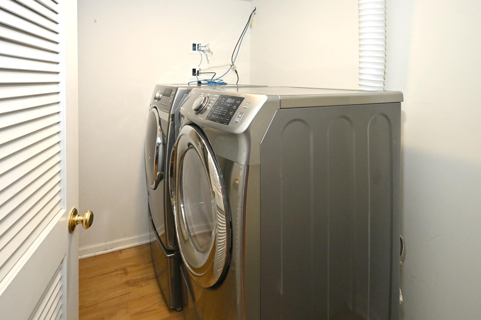 Skokie, Illinois 60077, United States, 3 Bedrooms Bedrooms, ,3 BathroomsBathrooms,Residential,Active,225576