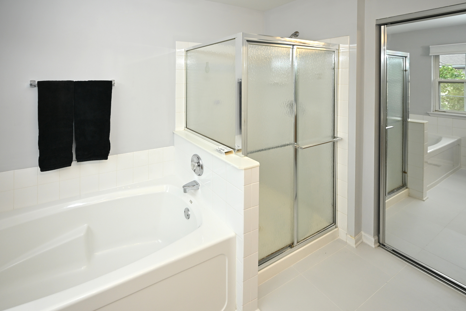 Skokie, Illinois 60077, United States, 3 Bedrooms Bedrooms, ,3 BathroomsBathrooms,Residential,Active,225576