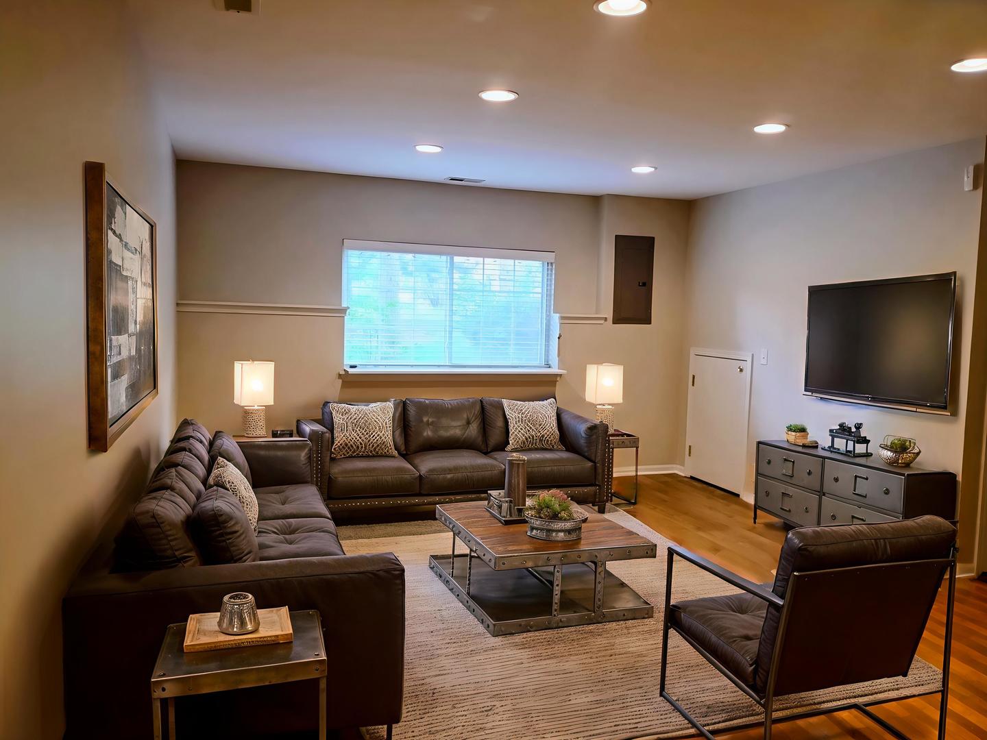 Skokie, Illinois 60077, United States, 3 Bedrooms Bedrooms, ,3 BathroomsBathrooms,Residential,Active,225576