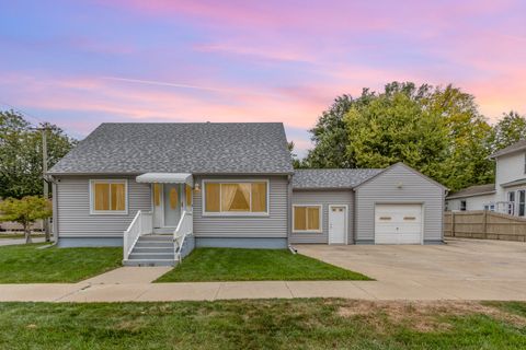 Photo of 61 S Union Street, Aurora, IL 60505 (MLS # 12493931)