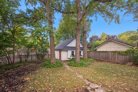 Tiny photo for 228 Poplar Street, Winnetka, IL 60093 (MLS # 12500953)