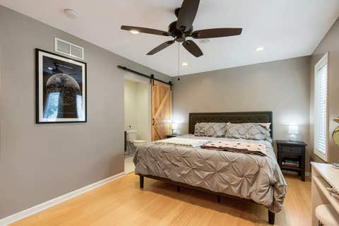 Tiny photo for 4647 N Kenmore Avenue #B, Chicago, IL 60640 (MLS # 12692388)