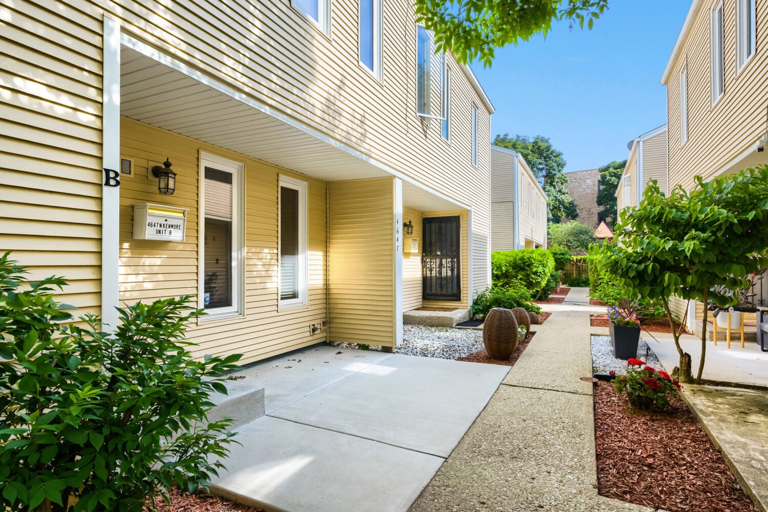 4647 N Kenmore Avenue B - Photo 2