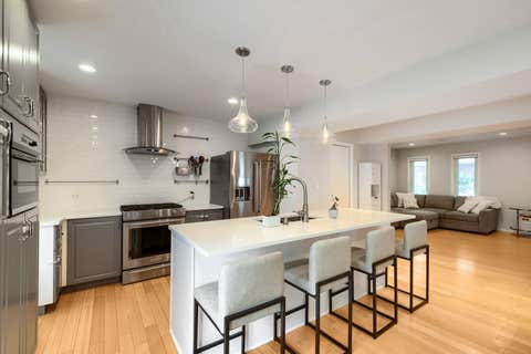Tiny photo for 4647 N Kenmore Avenue #B, Chicago, IL 60640 (MLS # 12692388)