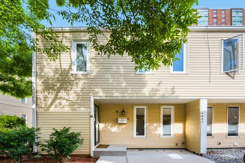 Photo of 4647 N Kenmore Avenue #B, Chicago, IL 60640 (MLS # 12692388)