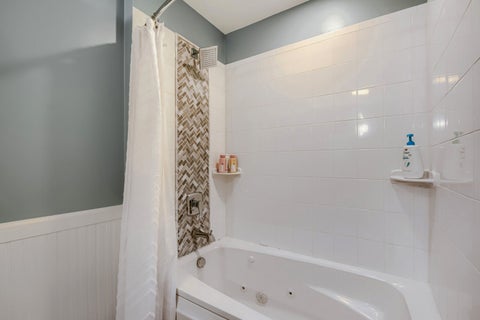 Tiny photo for 4647 N Kenmore Avenue #B, Chicago, IL 60640 (MLS # 12692388)