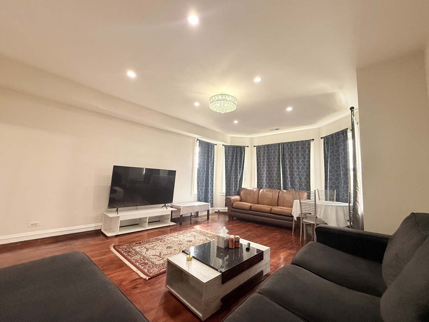 5723 N TALMAN Avenue