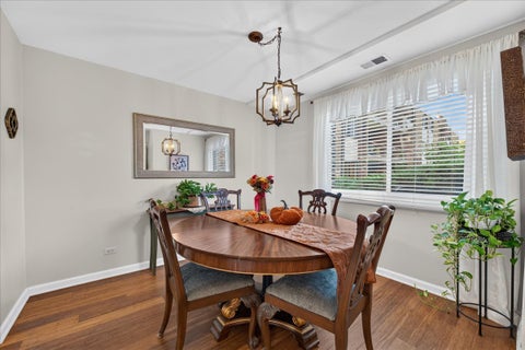 Tiny photo for 460 Raintree Court #1H, Glen Ellyn, IL 60137 (MLS # 12766713)