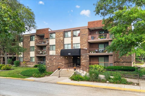 Photo of 460 Raintree Court #1H, Glen Ellyn, IL 60137 (MLS # 12766713)