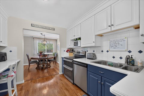 Tiny photo for 460 Raintree Court #1H, Glen Ellyn, IL 60137 (MLS # 12766713)