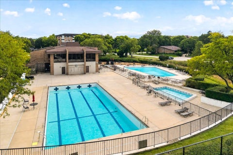 Tiny photo for 460 Raintree Court #1H, Glen Ellyn, IL 60137 (MLS # 12766713)