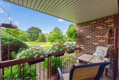 Tiny photo for 460 Raintree Court #1H, Glen Ellyn, IL 60137 (MLS # 12766713)