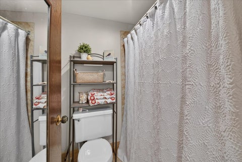 Tiny photo for 460 Raintree Court #1H, Glen Ellyn, IL 60137 (MLS # 12766713)