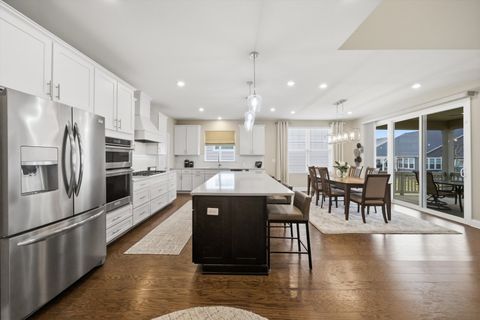 Tiny photo for 76 Somerset Circle, Wheaton, IL 60189 (MLS # 12581121)