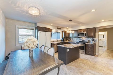 Tiny photo for 6 Meadowood Drive, Oak Brook, IL 60523 (MLS # 12538684)