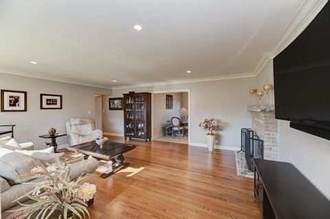 Tiny photo for 6 Meadowood Drive, Oak Brook, IL 60523 (MLS # 12538684)
