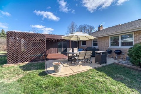 Tiny photo for 6 Meadowood Drive, Oak Brook, IL 60523 (MLS # 12538684)