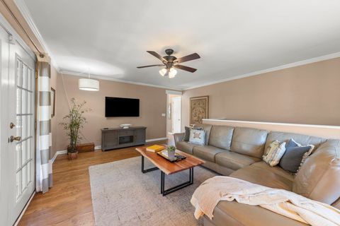 Tiny photo for 296 Kenilworth Avenue, Glen Ellyn, IL 60137 (MLS # 12624639)