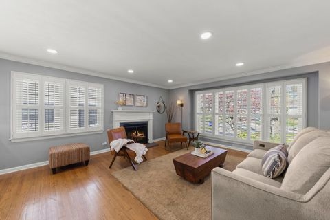 Tiny photo for 296 Kenilworth Avenue, Glen Ellyn, IL 60137 (MLS # 12624639)