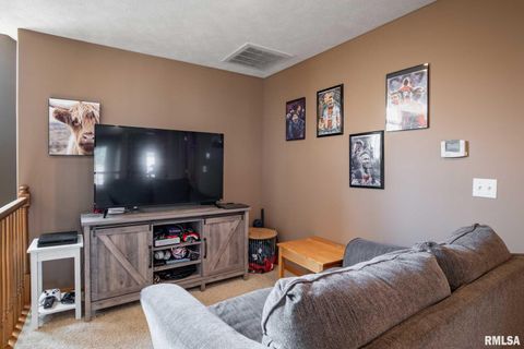 Tiny photo for 1615 POSEY Street, Marion, IL 62959 (MLS # EB458477)