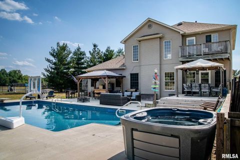 Tiny photo for 1615 POSEY Street, Marion, IL 62959 (MLS # EB458477)