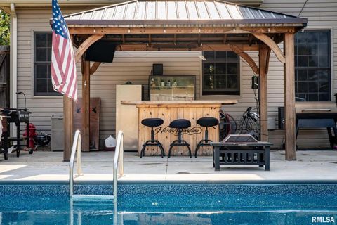 Tiny photo for 1615 POSEY Street, Marion, IL 62959 (MLS # EB458477)