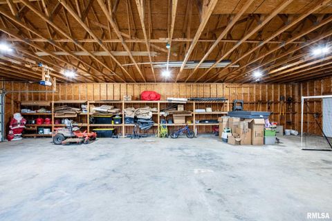 Tiny photo for 1615 POSEY Street, Marion, IL 62959 (MLS # EB458477)